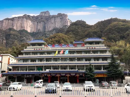 Baligou Hotel Отели рядом с достопримечательностью «Jiulian Mountain Scenic Area»