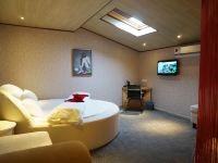 速8酒店(上海松江新城地铁站) - 高级大床房