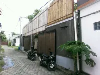 니요맨 빌라 사누르 Kampus FKIP UNMAS 주변 호텔