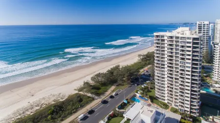 Boulevard North Holiday Apartments Отели рядом с достопримечательностью «Каскейд Гарденс»