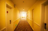 Mingxi Hotel (Tongliao Holin River Avenue Minzu University Affiliated Hospital) - parking