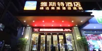 Yeste Hotel (Lingshan Xianggui Square) - con vista montagne