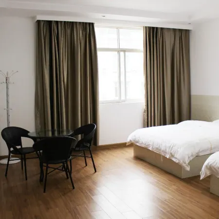 Hechi Chendong Business Hotel