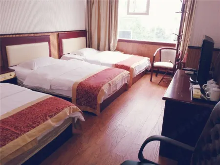 Yilong Lisheng Business Hotel