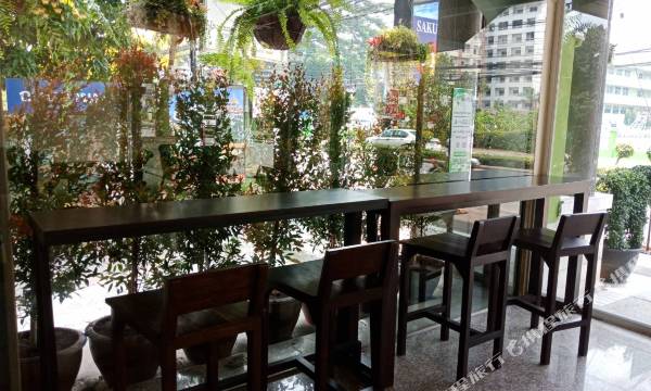OYO 928 Leaf Hostel