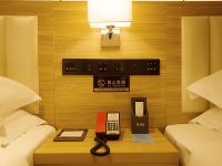 H酒店(成都双流机场水晶店) - 高级双床间