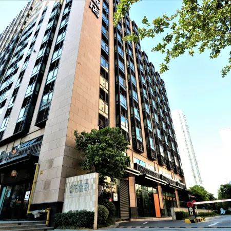 Yuju Hotel Apartment (Shanghai Zhongshan Hospital · Jiashan Road Metro Station Branch)