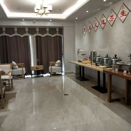 Junhe Hotel (Yingcheng Central Plaza)