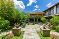 E-outfitting Boutique Hotel Lijiang Hotels near The Ancient Town of Shuhe