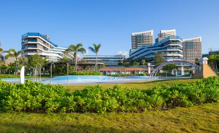 Poly N+ Hotel Hailing Island Отели рядом с достопримечательностью «Hailing Island National Wetland Park of Mangrove Forest»