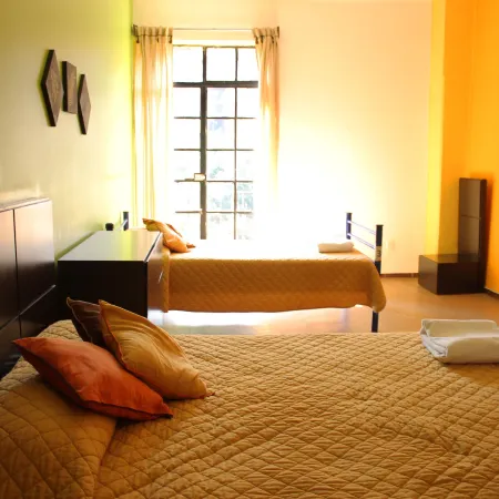 Hotel Amigo Suites Отели рядом с достопримечательностью «Площадь Конституции»