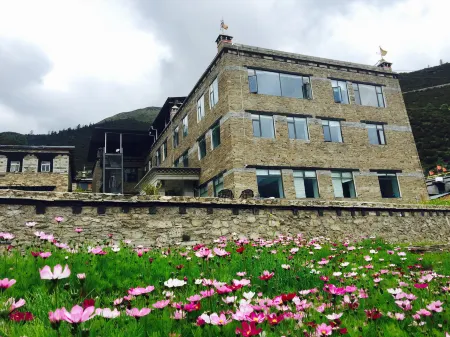 Hotel Blanche Yading Отели в г. Даочжен