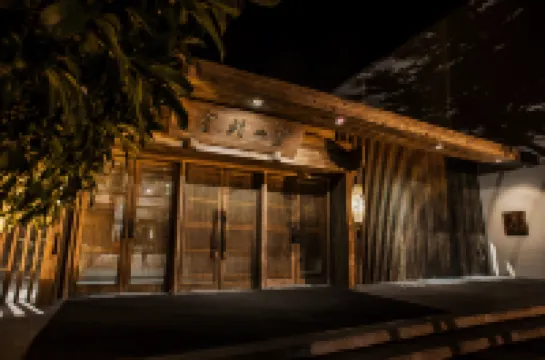 Lingshan Vihara Hotels near Nianhua Bay