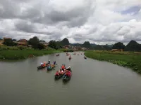 Pu zhe hei he mu Xiao Zhu min su - con vista montagne