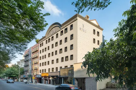 Waiting Hotel (9th People's Hospital Madang Road Subway Station Branch)