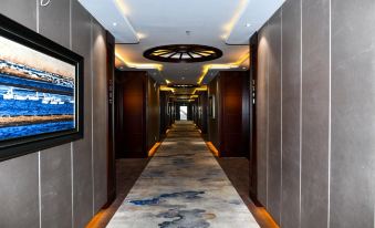 Jinding Impression Theme Hotel, Chenbar Tiger Banner