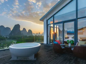 Ji Yun Resort (Yangshuo Ten-mile Gallery Yulong River)