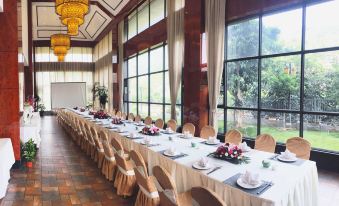 Sunshine Hotel - Housity