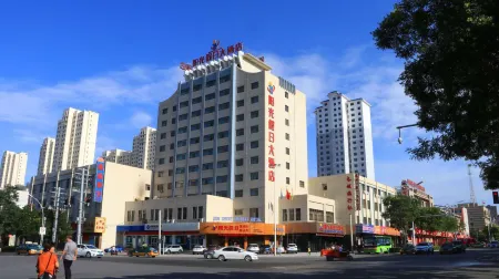 Sunshine Holiday Hotel Отели рядом с достопримечательностью «Xijiao Park»