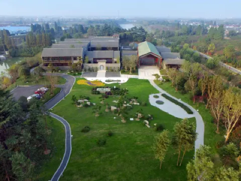 Yangzhou Slender West Lake National Medical College Heyi Hotel Hotels near Daming Temple