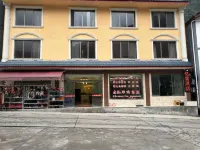 西嶺雪山憶雪酒店 鄰近西嶺雪山景區-千四百五十米碑的酒店