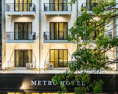 Metro Hotel Hotels near Wat Traimit