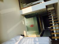 沃家公寓(重庆龙湖佰乐街店) - 复式街景双床房