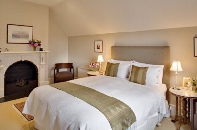 Deluxe Queen Room with River Views - Derwent