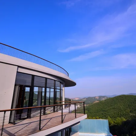 Huixin Retreats