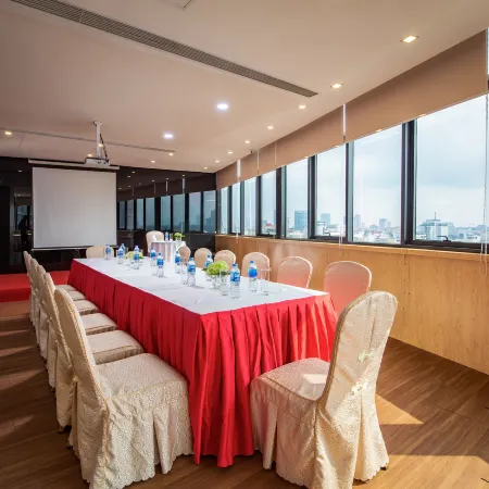 Nesta Hotel Ha Noi Отели рядом с достопримечательностью «Центральный Цирк»