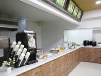 Spring Chain Hotel (Harbin Railway Station Provincial Museum) Hotels near Hongbo Square