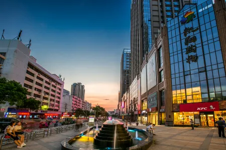 KX Hotel Отели рядом с достопримечательностью «Maple Mountain Botanical Garden»