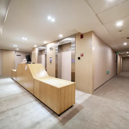 Yuguang Art Hotel Отели рядом с достопримечательностью «Железнодорожный вокзал Куньмин»