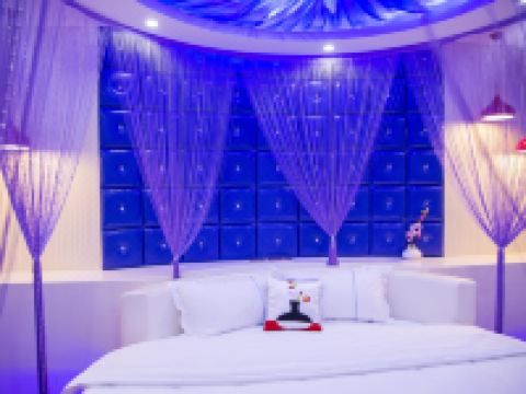 曲靖月下荷塘主题酒店