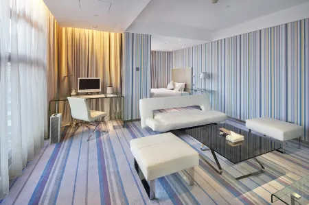 Christian's Hotel Отели в г. Лоян