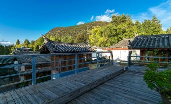 Yixing Thatched Cottage Inn (Lijiang Old Town Dashuiche Branch)