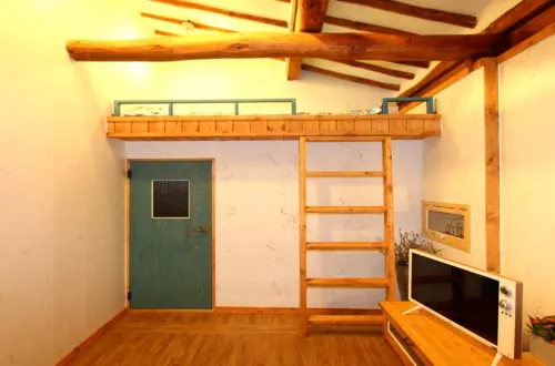 Jeonju Hanok Village under Mountain Pension