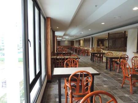 De Greenish Village Langkawi Отели рядом с достопримечательностью «Wat Koh Wanararm Langkawi»