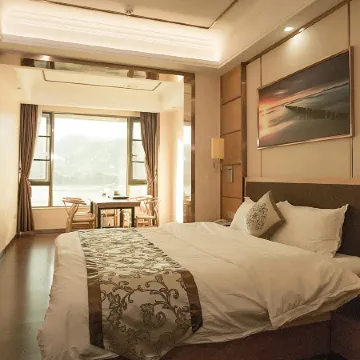 Qianbai Business Hotel