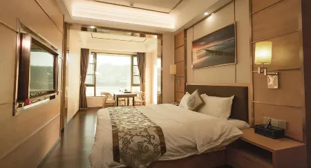 Qianbai Business Hotel