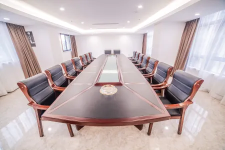 Fengyang Xinmilan International Business Hotel Отели рядом с достопримечательностью «Anhui Science & Technology University (Donghua Road)»