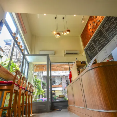 Good Day Hostel Отели рядом с достопримечательностью «Центральный мир»