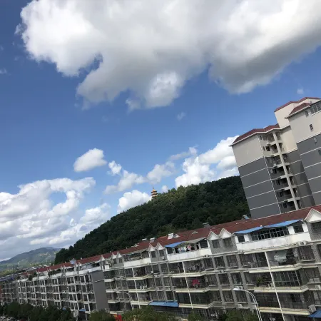 Dingnan Huali Business Hotel