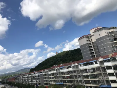 Dingnan Huali Business Hotel