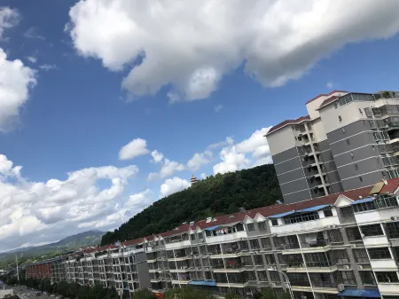 Dingnan Huali Business Hotel Отели рядом со станцией Dingnannan Railway Station