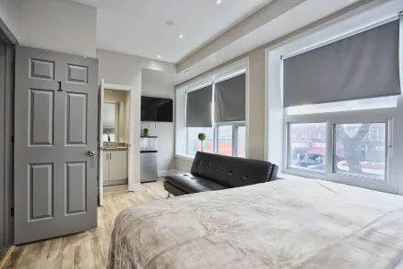 Toronto Rooms and Suites Отели рядом с достопримечательностью «Университет ОКАД»