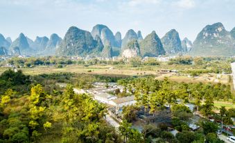 Moon Villa (Yangshu Ten-mile Gallery Yulong River)