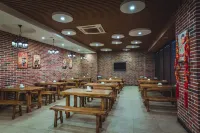 Pineapple Hotel Hotels in Linshu