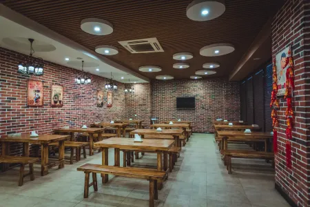 Pineapple Hotel Отели в г. Линьшу