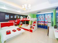 上海骑士王国酒店 - 汽车总动员家庭三床滑滑梯房